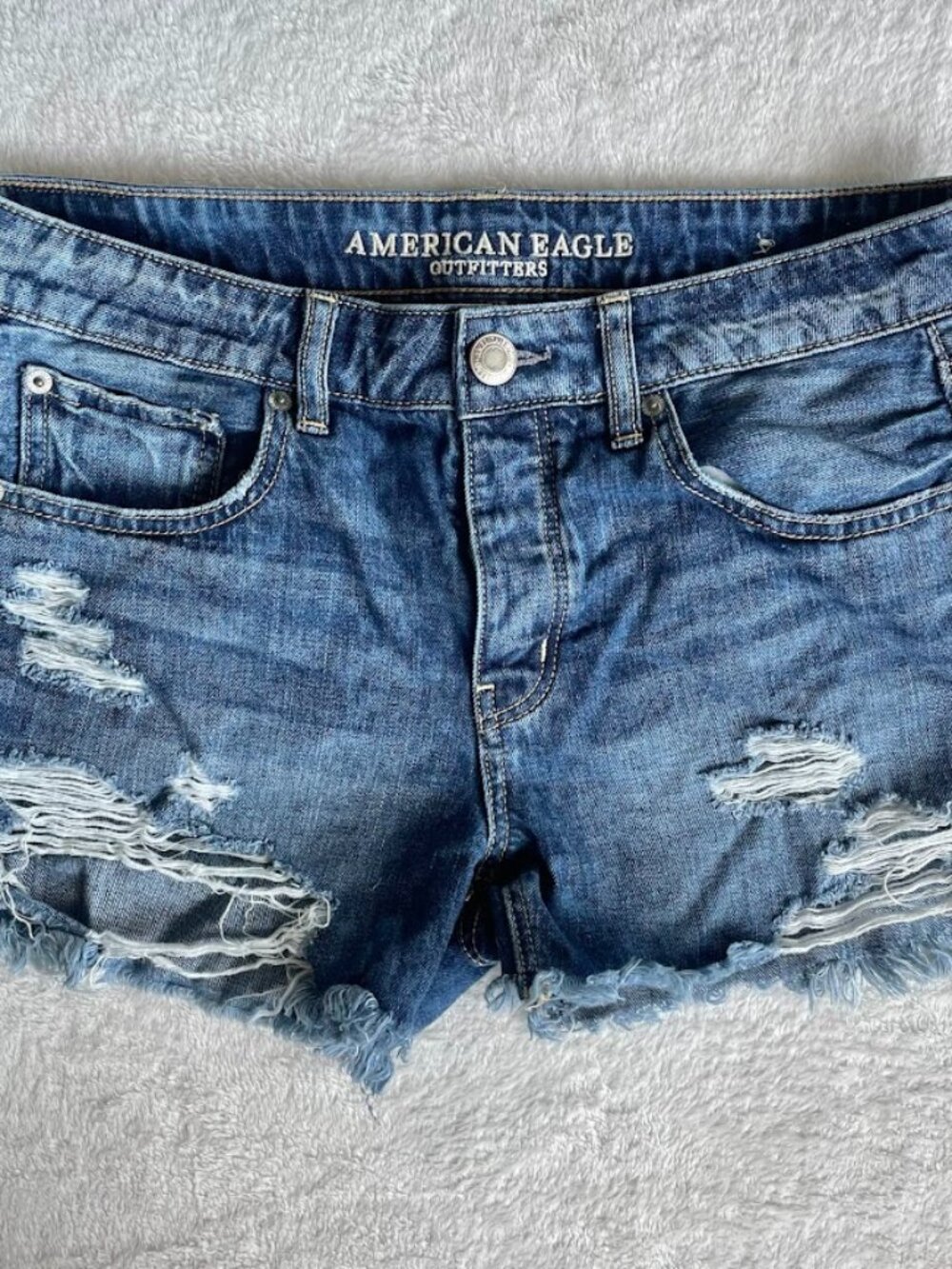 American Eagle Tomgirl Midi Distressed Denim Shorts  Size 6